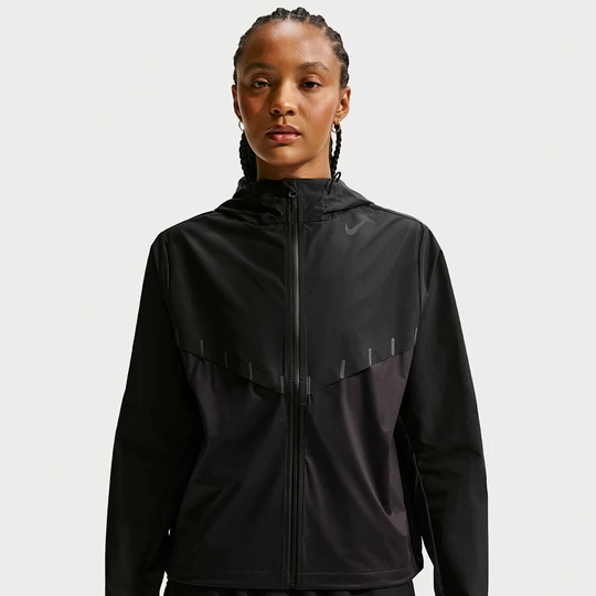 Zdjęcie produktu Damska kurtka do biegania Storm-FIT Nike AeroSwift Aerogami - Czerń