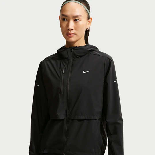 Zdjęcie produktu Damska kurtka do biegania Storm-FIT Nike Swift - Czerń