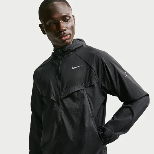 Zdjęcie produktu Damska kurtka do biegania z ochroną przed promieniowaniem UV Repel Nike Stride - Czerń