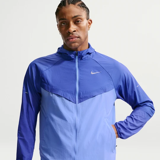 Zdjęcie produktu Damska kurtka do biegania z ochroną przed promieniowaniem UV Repel Nike Stride - Niebieski