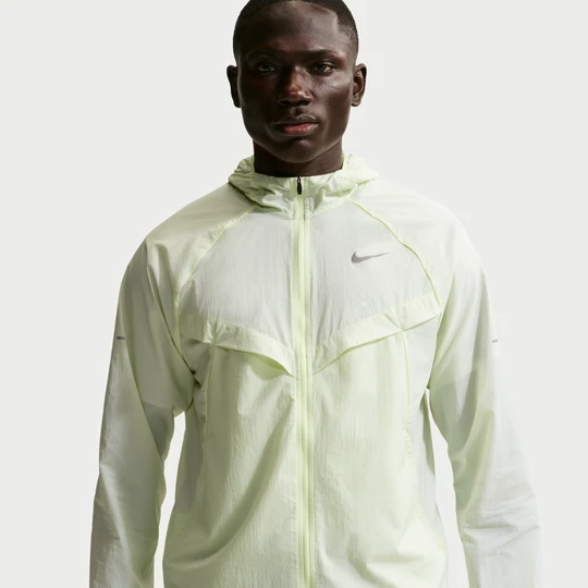 Zdjęcie produktu Damska kurtka do biegania z ochroną przed promieniowaniem UV Repel Nike Stride - Żółty