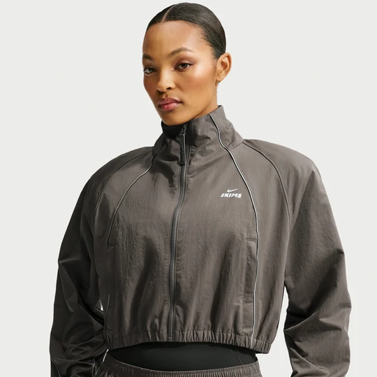 Zdjęcie produktu Damska kurtka o skróconym kroju NikeSKIMS Crunchy Nylon - Szary