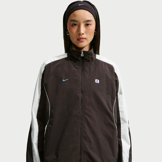 Zdjęcie produktu Damska kurtka z tkaniny Nike - Brązowy