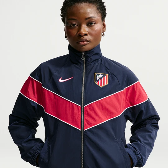 Zdjęcie produktu Damska luźna kurtka z tkaniny z zamkiem na całej długości i ochroną przed promieniowaniem UV Atlético Madryt Nike Windrunner (wersja trzecia) - Niebieski