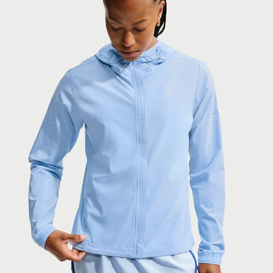 Zdjęcie produktu Damska pakowalna kurtka do biegania Repel Nike Swift - Niebieski