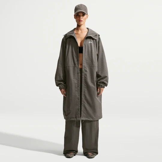 Zdjęcie produktu Damska parka z kapturem NikeSKIMS Crunchy Nylon - Szary