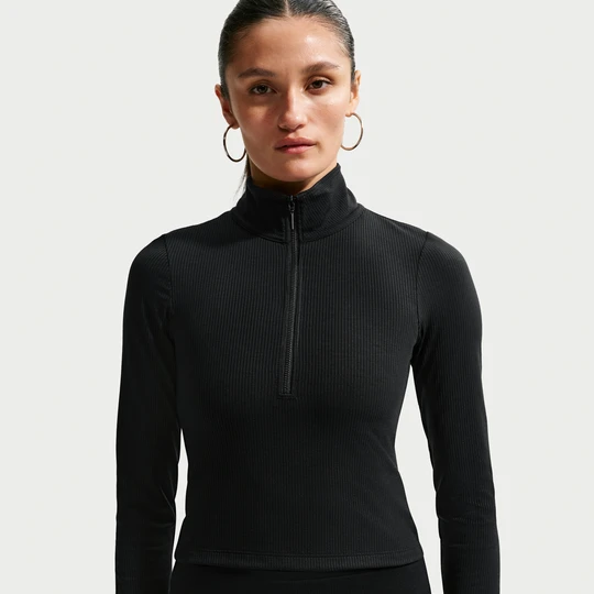 Zdjęcie produktu Damska przylegająca koszulka prążkowana z długim rękawem i zamkiem błyskawicznym 1/4 Nike Chill Knit - Czerń
