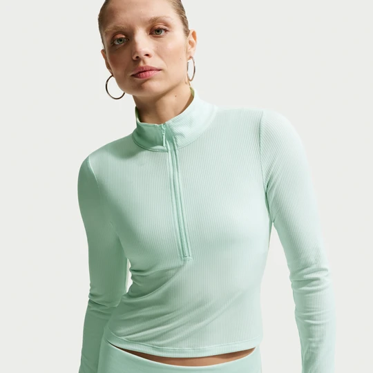 Zdjęcie produktu Damska przylegająca koszulka prążkowana z długim rękawem i zamkiem błyskawicznym 1/4 Nike Chill Knit - Zieleń