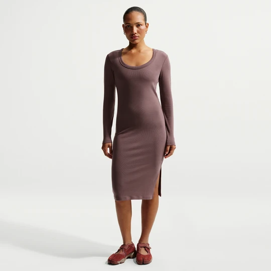 Zdjęcie produktu Damska przylegająca sukienka midi w drobny prążek z długim rękawem Nike Chill Knit - Fiolet