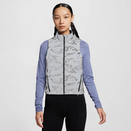 Zdjęcie produktu Damski bezrękawnik do biegania o designie odbijającym światło Therma-FIT ADV Nike Swift - Szary
