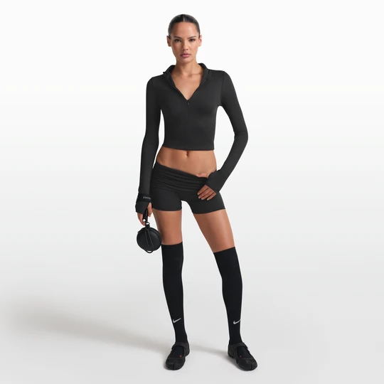 Zdjęcie produktu Damski okrągłe etui Hardshell NikeSKIMS - Czerń