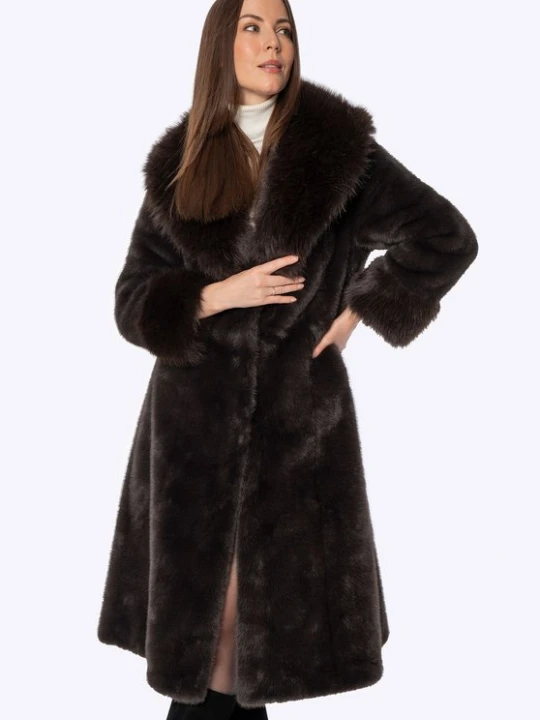 Zdjęcie produktu Damski płaszcz oversize ze sztucznego futra brązowy Wittchen
