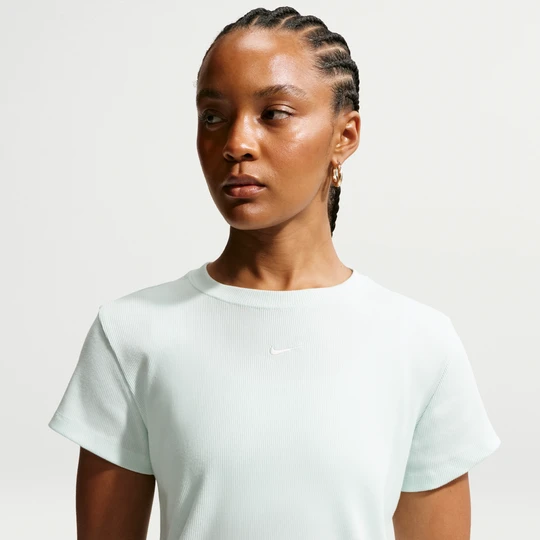 Zdjęcie produktu Damski przylegający T-shirt z prążkowanego materiału z krótkim rękawem Nike - Zieleń