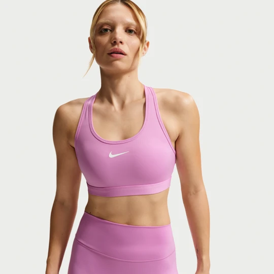 Zdjęcie produktu Damski stanik sportowy z wkładkami i średnim wsparciem Nike Swoosh - Fiolet