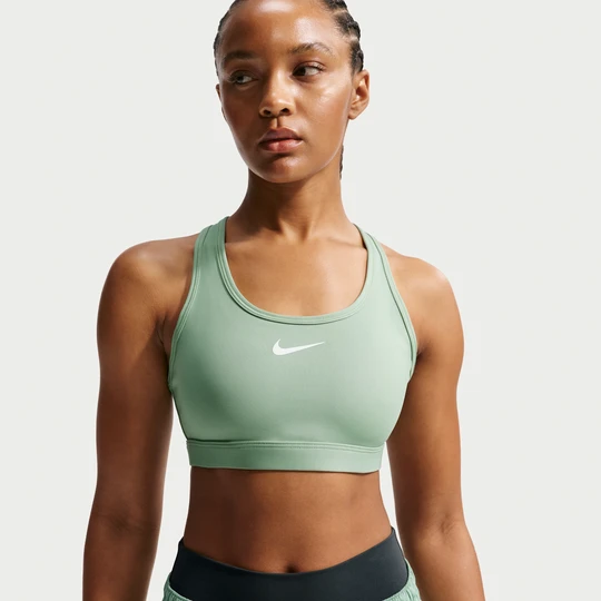 Zdjęcie produktu Damski stanik sportowy z wkładkami i średnim wsparciem Nike Swoosh - Zieleń