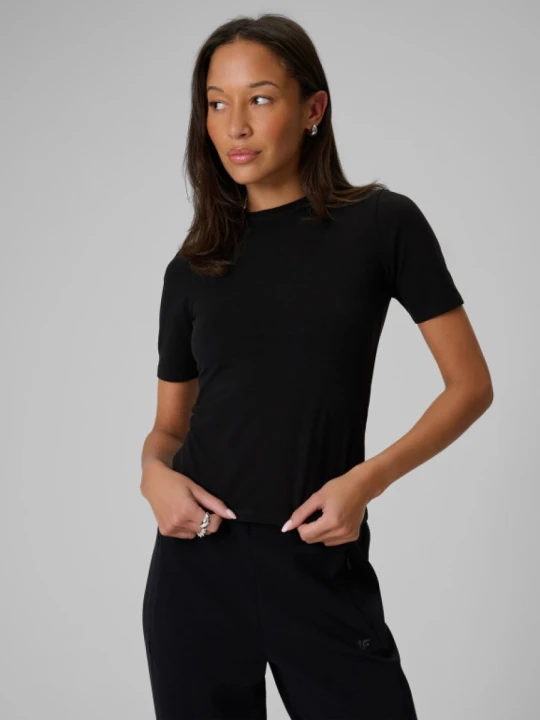 Zdjęcie produktu Damski t-shirt bez nadruku 4F 4FRSS26TTSHF3703 - czarny