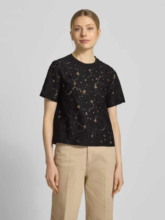 Zdjęcie produktu damski t-shirt o kroju regular fit z koronki model 'SALLIE' Vero Moda Czarny