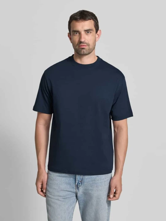 Zdjęcie produktu damski t-shirt o kroju regular fit z okrągłym dekoltem MCNEAL Ciemnoniebieski
