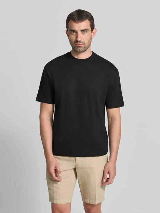 Zdjęcie produktu damski t-shirt o kroju regular fit z okrągłym dekoltem MCNEAL Czarny