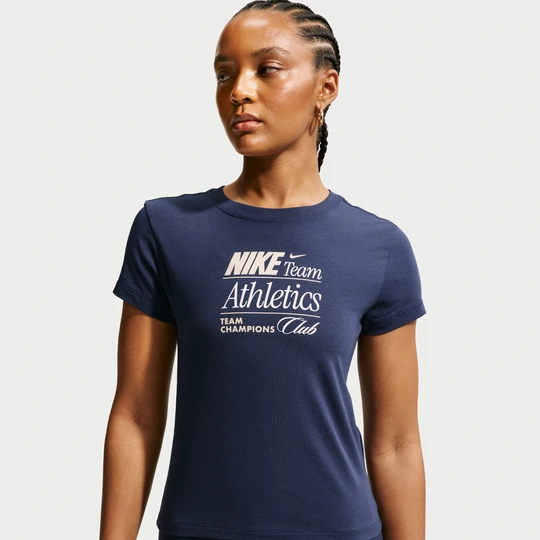 Zdjęcie produktu Damski T-shirt o skróconym, dopasowanym kroju Nike Chill Knit - Niebieski