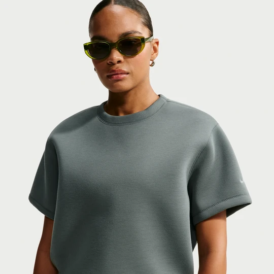 Zdjęcie produktu Damski T-shirt o skróconym kroju oversize Nike Pregame Fleece - Zieleń