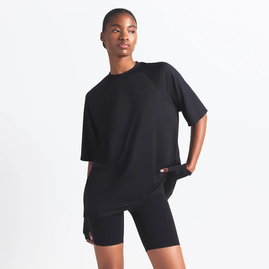 Zdjęcie produktu Damski T-shirt oversize NikeSKIMS Airy - Czerń