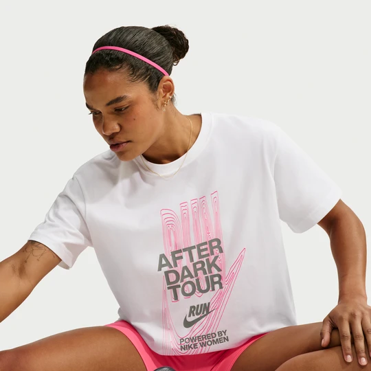 Zdjęcie produktu Damski T-shirt z krótkim rękawem do biegania Dri-FIT Nike After Dark Tour - Biel