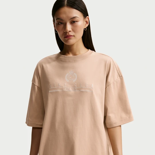 Zdjęcie produktu T-shirt damski oversize z krótkim rękawem Nike Classic - Brązowy