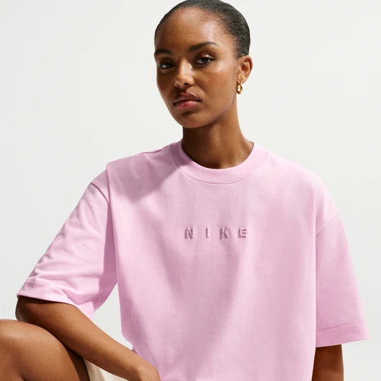 Zdjęcie produktu Damski T-shirt z krótkim rękawem o kroju oversize Nike - Różowy