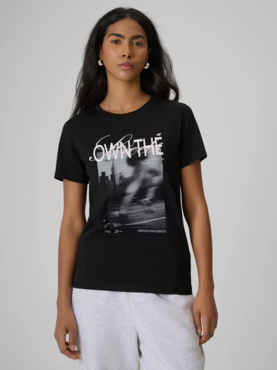 Zdjęcie produktu Damski t-shirt z nadrukiem 4F 4FRSS26TTSHF4254 - czarny