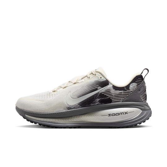 Zdjęcie produktu Damskie buty do biegania po asfalcie Nike Vomero 18 SE - Szary