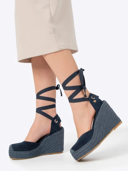 Zdjęcie produktu Damskie espadryle na koturnie z wiązaniem granatowe Wittchen