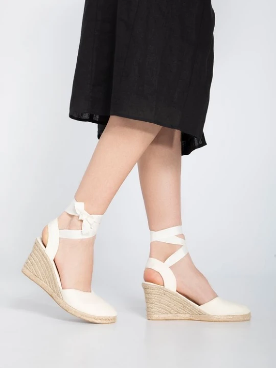 Zdjęcie produktu Damskie espadryle z wycięciem wiązane Wittchen kremowy
