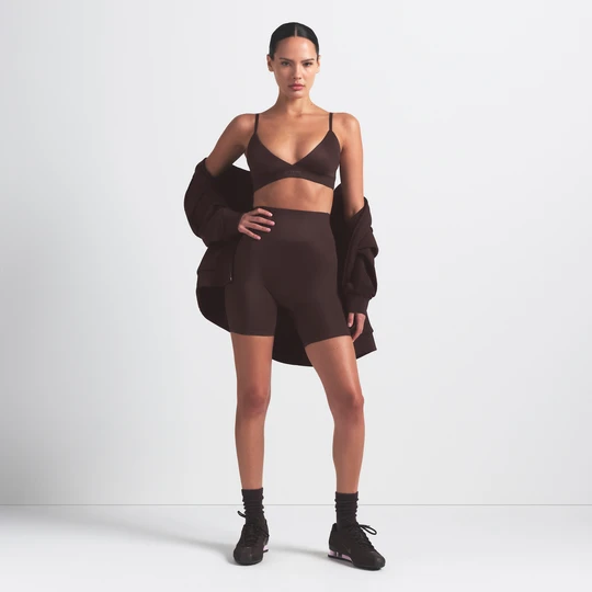 Zdjęcie produktu Damskie kolarki z wysokim stanem 13 cm NikeSKIMS Shine - Brązowy