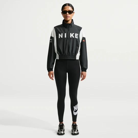 Zdjęcie produktu Damskie legginsy z wysokim stanem i grafiką Nike Classics - Czerń