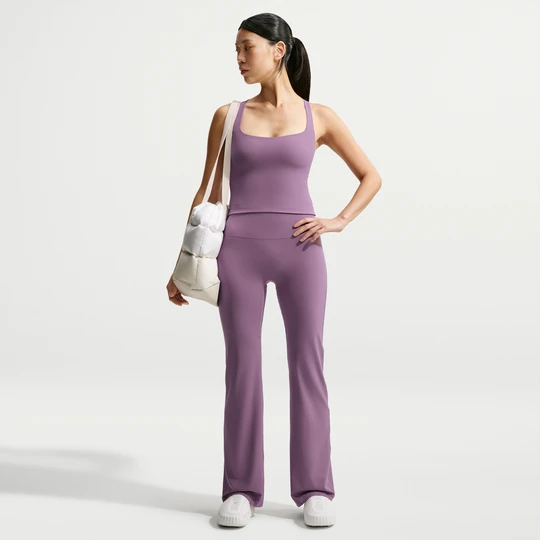 Zdjęcie produktu Damskie legginsy z wysokim stanem i rozszerzanymi nogawkami bez przedniego szwu Nike Zenvy - Fiolet