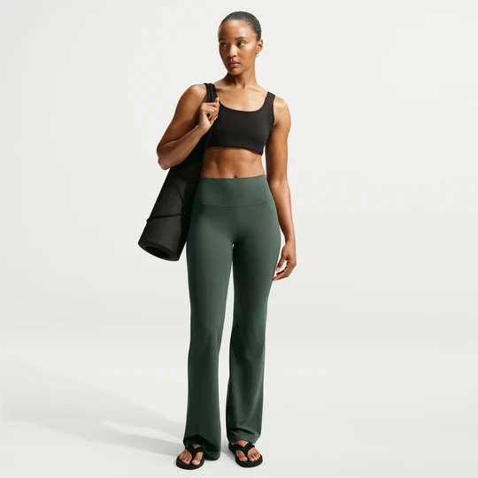 Zdjęcie produktu Damskie legginsy z wysokim stanem i rozszerzanymi nogawkami bez przedniego szwu Nike Zenvy - Zieleń