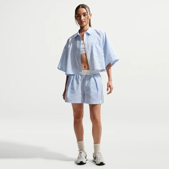 Zdjęcie produktu Damskie luźne spodenki w paski ze średnim stanem Nike Chill Poplin - Niebieski
