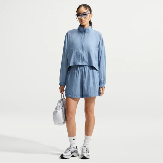 Zdjęcie produktu Damskie luźne spodenki z wysokim stanem z lekkiego materiału rip-stop Nike - Niebieski