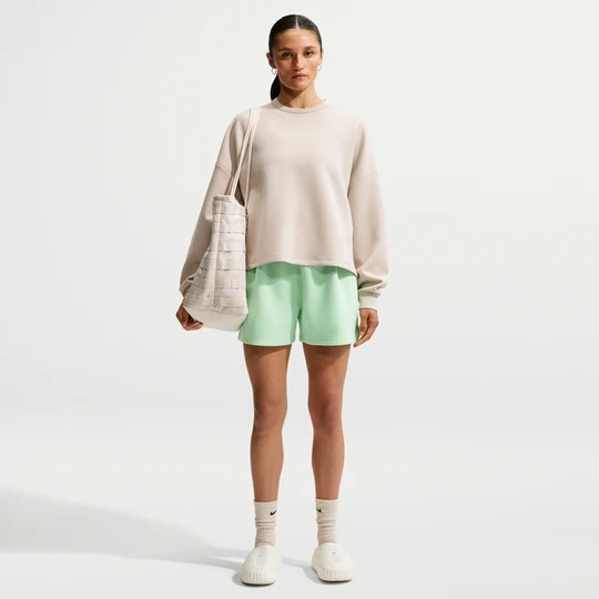 Zdjęcie produktu Damskie luźne spodenki ze średnim stanem 10 cm Dri-FIT Nike 24.7 ImpossiblySoft - Zieleń