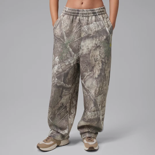 Zdjęcie produktu Damskie luźne spodnie z szerokimi nogawkami Realtree Jordan Brooklyn Fleece - Biel