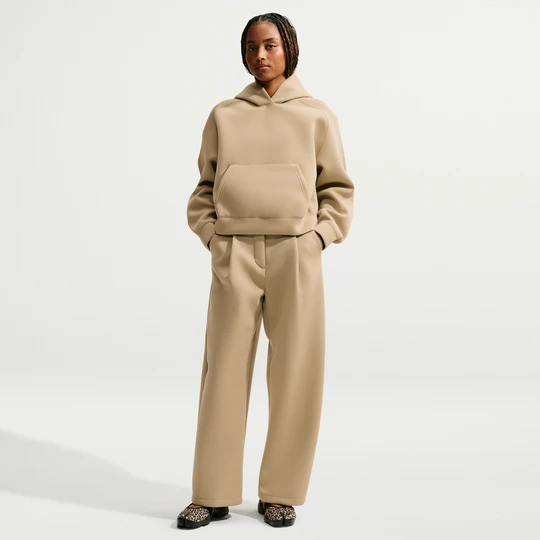 Zdjęcie produktu Damskie luźne spodnie ze średnim stanem Nike Pregame Fleece - Brązowy