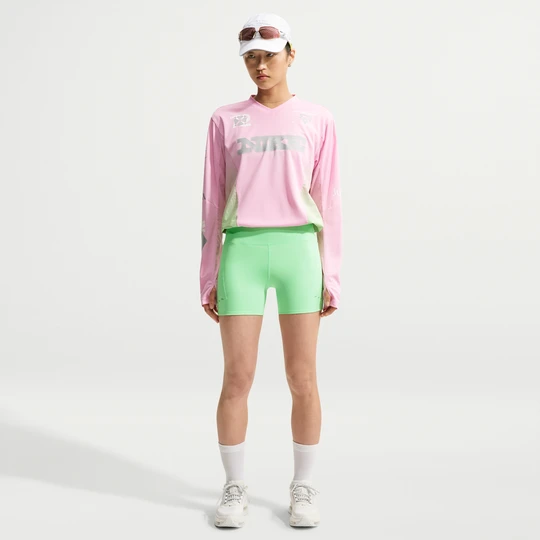 Zdjęcie produktu Damskie przylegające spodenki do biegania z wysokim stanem i kieszeniami 10 cm Nike Swift - Zieleń