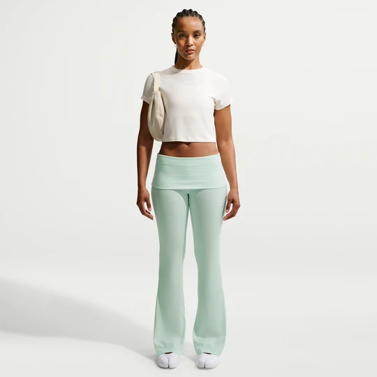Zdjęcie produktu Damskie przylegające spodnie prążkowane ze średnim stanem Nike Chill Knit - Zieleń