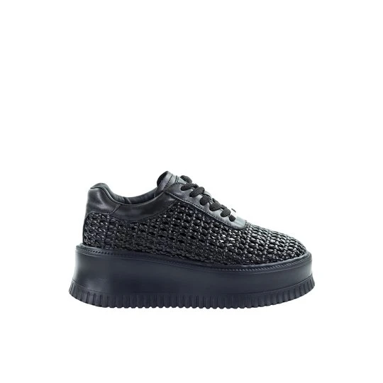 Zdjęcie produktu Damskie sneakersy czarne z perforacją na platformie GOE TT2N4043