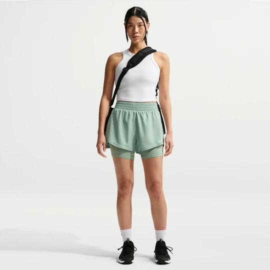 Zdjęcie produktu Damskie spodenki 2 w 1 z wysokim stanem Dri-FIT Nike One 7, 5 cm - Zieleń