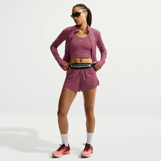 Zdjęcie produktu Damskie spodenki do biegania 2 w 1 ze średnim stanem Dri-FIT Nike Swift - Czerwony
