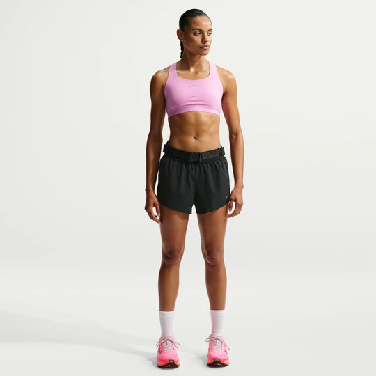 Zdjęcie produktu Damskie spodenki do biegania ze średnim stanem i wszytą bielizną 6 cm Dri-FIT Nike Swift Breathe - Czerń