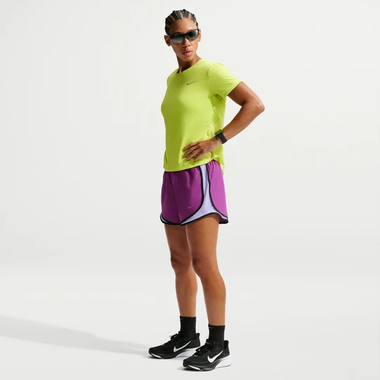 Zdjęcie produktu Damskie spodenki do biegania ze średnim stanem i wszytą bielizną Nike Dri-FIT Tempo - Fiolet