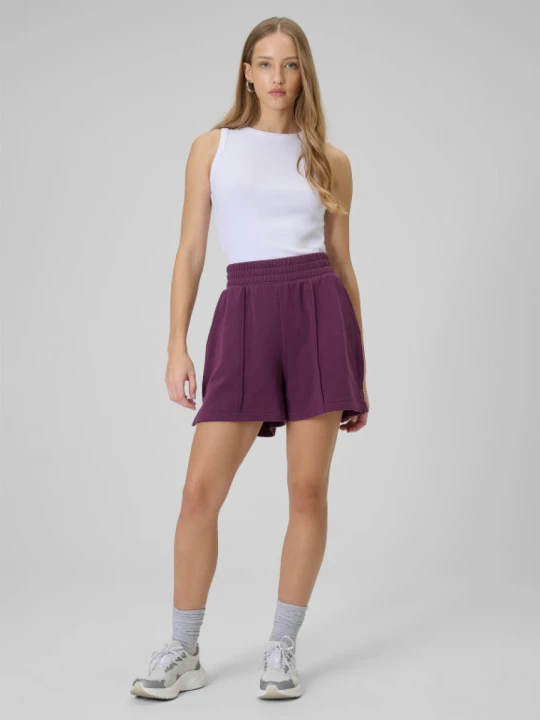 Zdjęcie produktu Damskie spodenki dresowe 4F 4FWSS26TSHOF707 - fioletowe